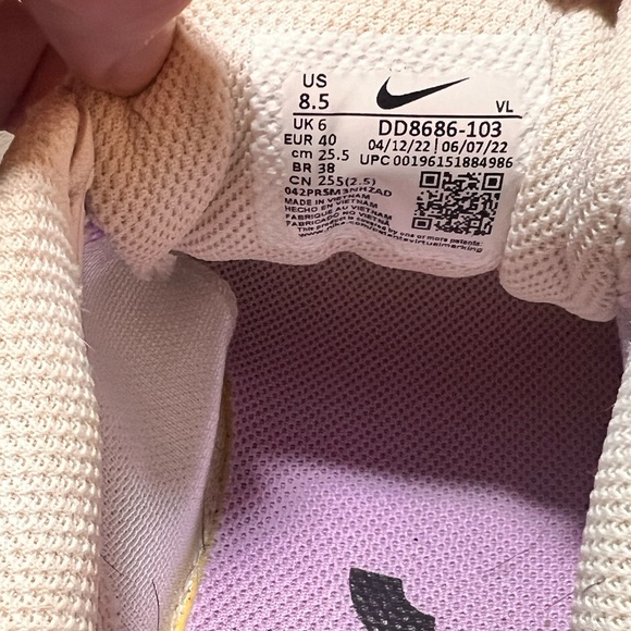 Nike Winfi 09, tan and lavender running sneakers like new - Picture 4 of 6